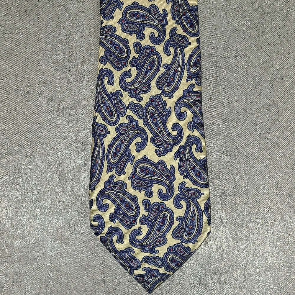 100% Silk MARC LEWIS Paisley Tie in‎ Navy and Cream Imported From ITALY